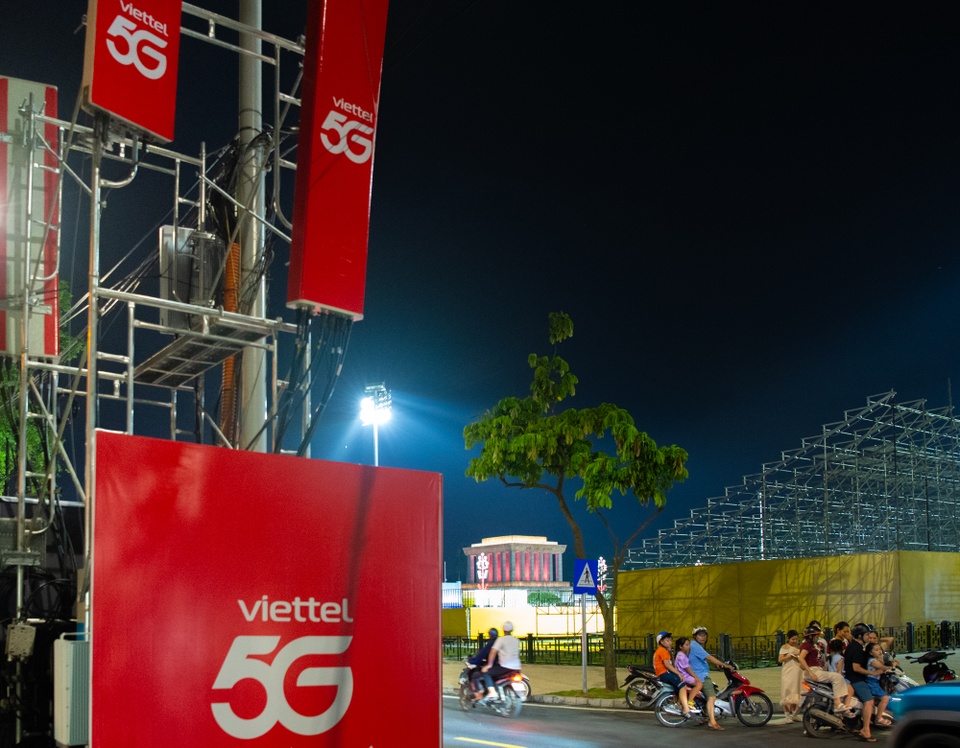 Viettel, VinaPhone, MobiFone tung khuyến mãi lớn mừng 80 năm Quốc khánh 2/9