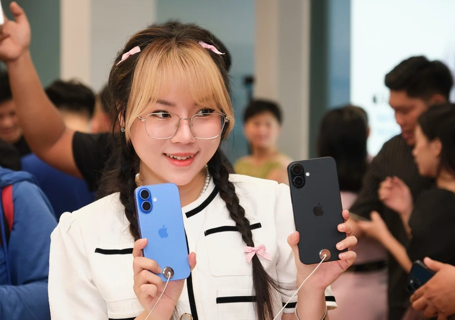 iPhone 17 mở bán tại Việt Nam từ sáng sớm, chấm dứt cảnh xếp hàng nửa đêm