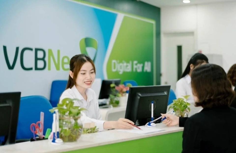 Ngân hàng Vietcombank chuyển giao bắt buộc đóng 25 phòng giao dịch cùng lúc